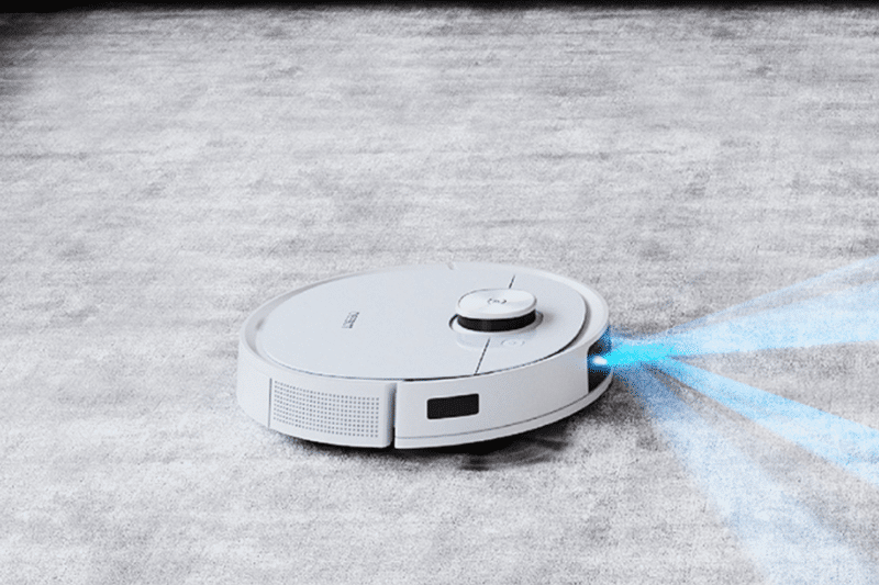 Перекрестный лазер встроен в переднюю часть робота-пылесоса.